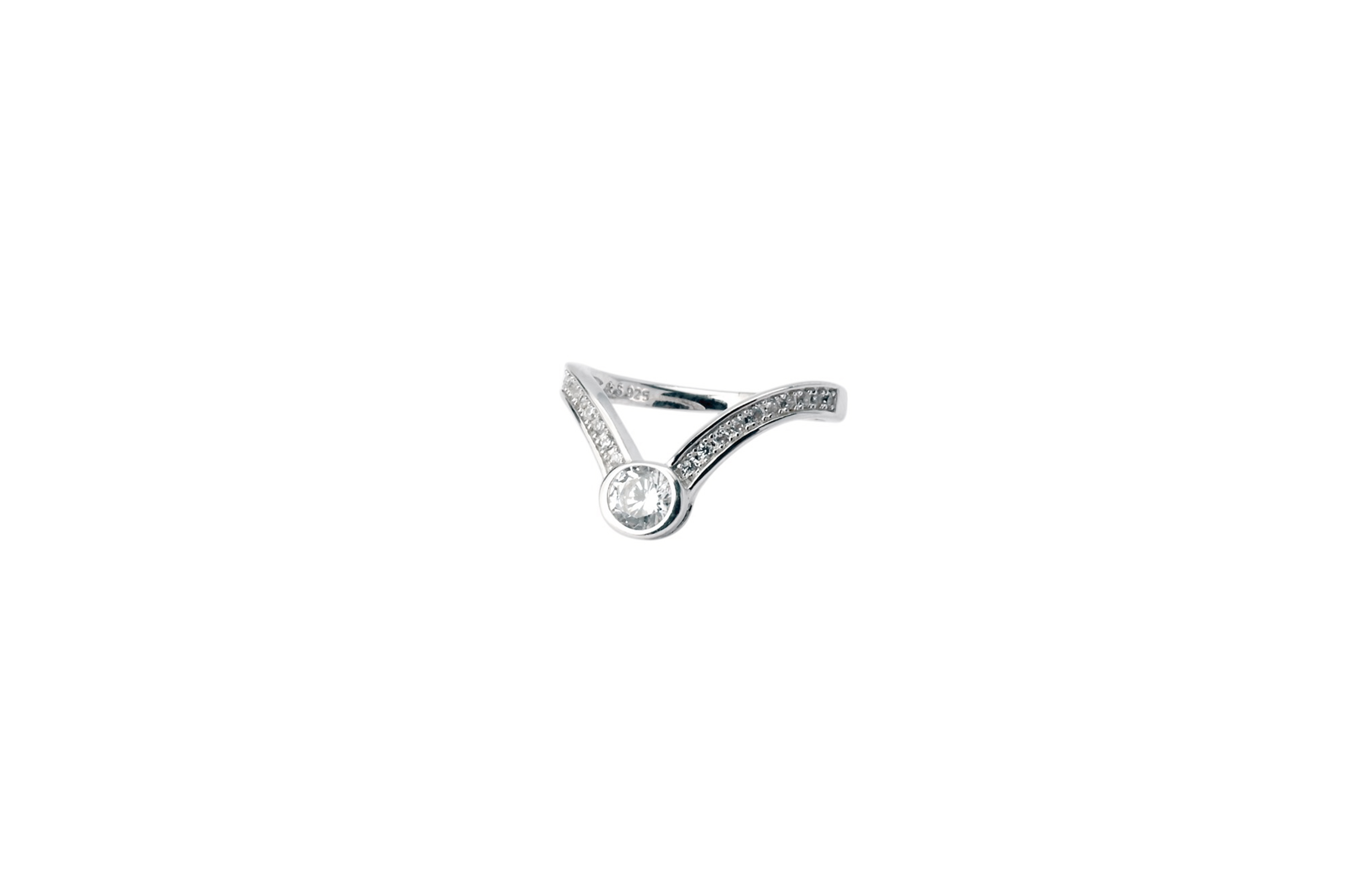 Elegant Diamond Solitaire Ring with Pave Band